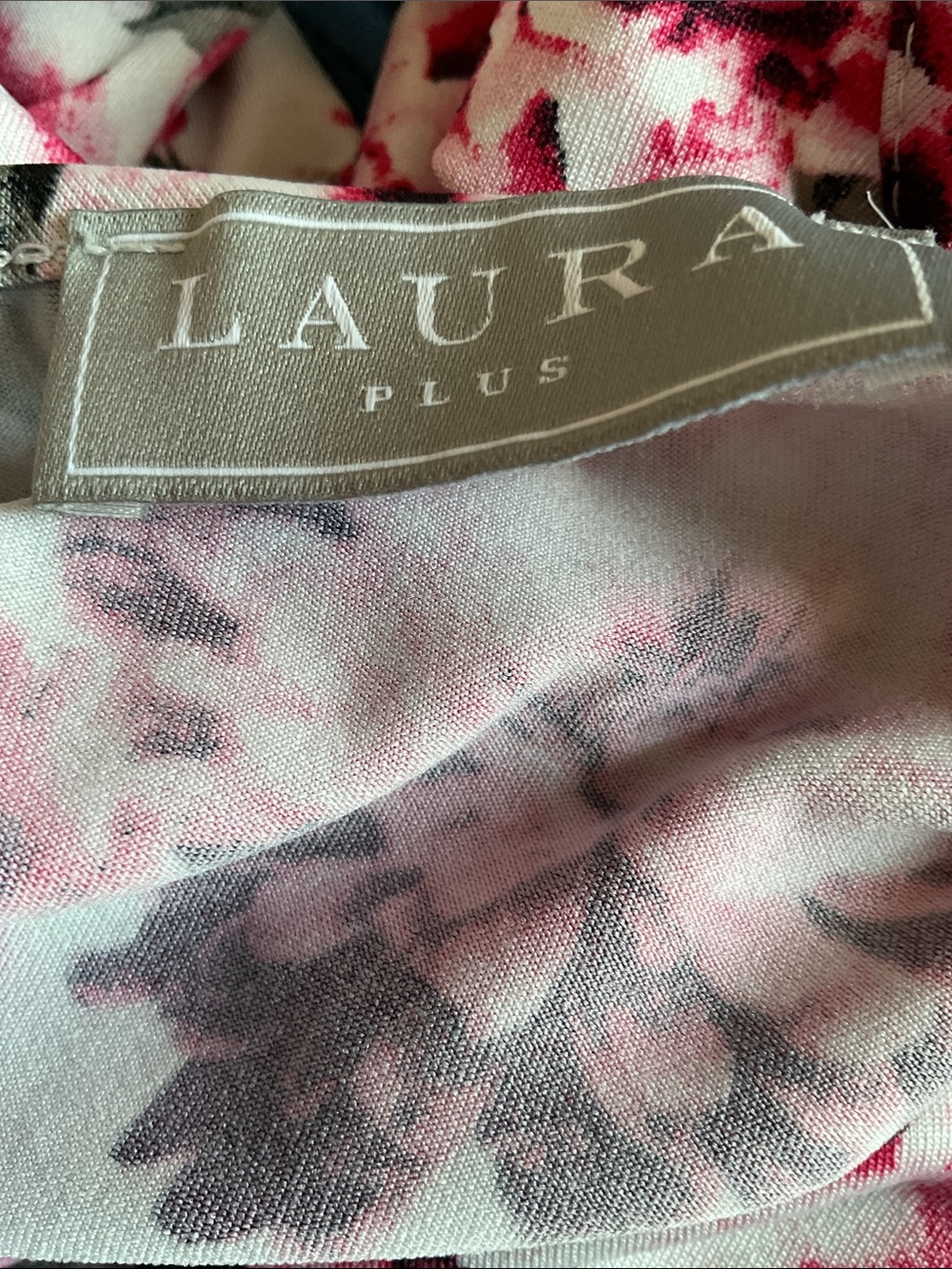 Laura Floral Top With Flutter Sleeve - Picture 5 of 7